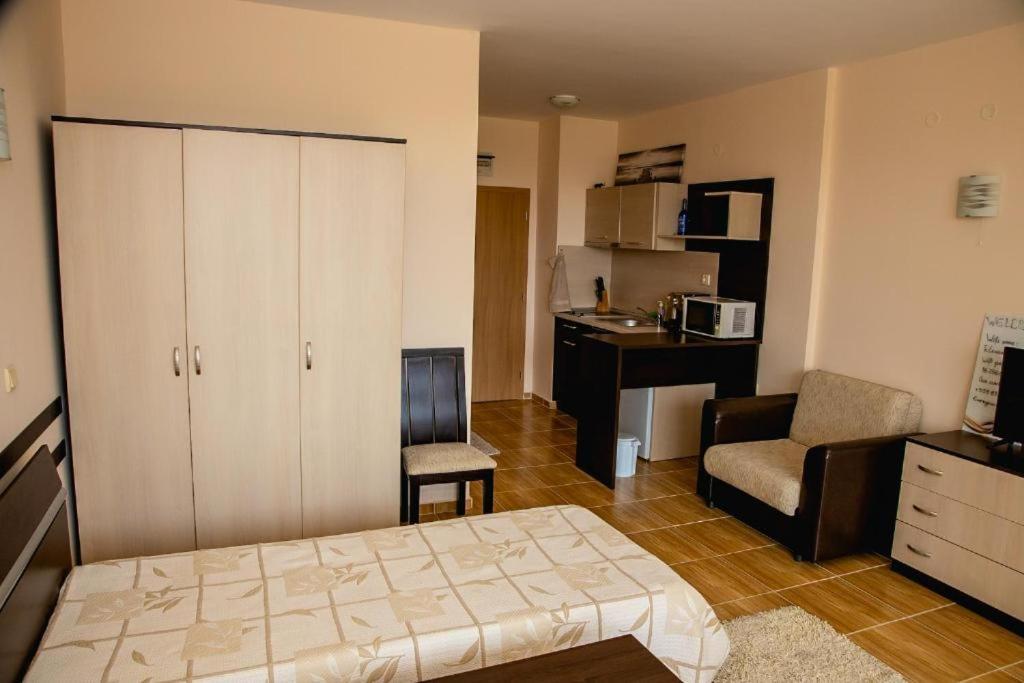 Bright Studio With Parking & Pool Свети-Влас Экстерьер фото