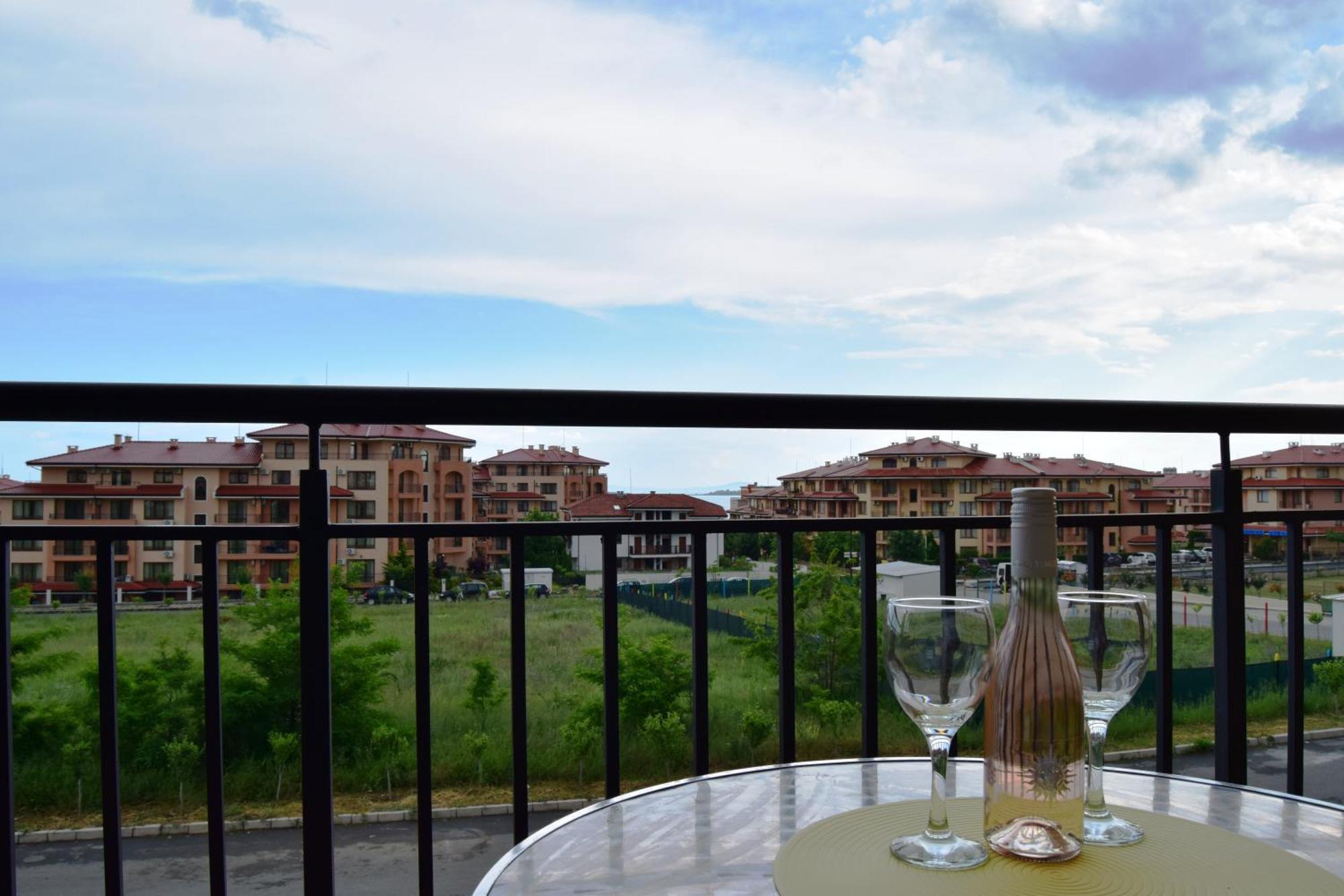 Bright Studio With Parking & Pool Свети-Влас Экстерьер фото